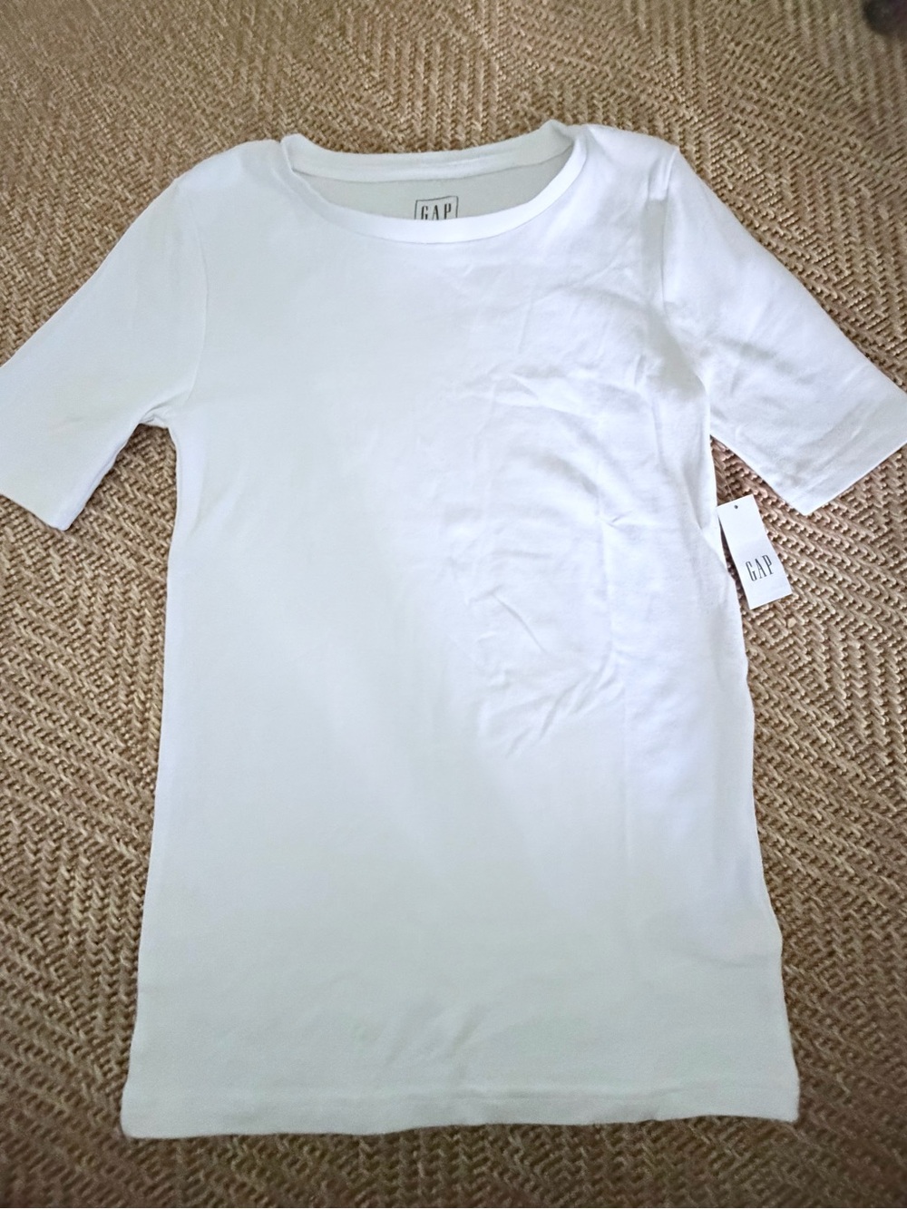 NWT! GAP Women's ‘Modern’ White Short-Sleeve Tee. XS